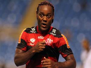 Vasco e Flamengo - Mengão vence clássico com gol de Love