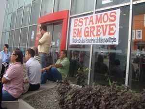 Greve dos Bancários – Categoria fecha 42% das agências e decide manter greve