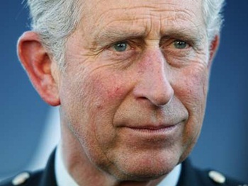 Príncipe Charles se diz emocionado ao virar avô