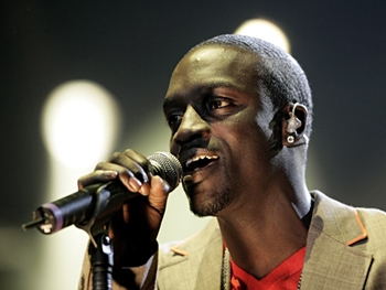 Akon não paga criadores de rede social e é processado