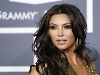 Socialite Kim Kardashian traía o ex-namorado com o atual, Kanye West