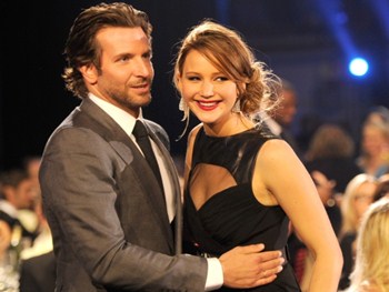 Jennifer Lawrence disse a Bradley Cooper que ele tem o beijo molhado 