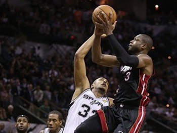 Big Three de Miami tem boa atuação e Heat vence Spurs fora de casa e iguala série das finais da NBA