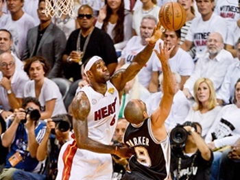 San Antonio Spurs e Miami Heat duelam no jogo 3 das finais da NBA nesta terça-feira