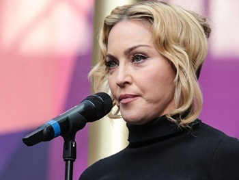Madonna aparece com botox e recebe críticas