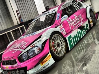 Rubens Barrichello correrá com carro rosa na Stock Car por campanha contra câncer de mama