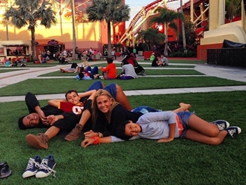 Carla Perez posta foto de viagem com os filhos