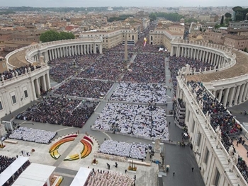 Vaticano impede fiéis de dormirem ao ar livre na Praça de São Pedro