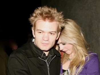 Ex-marido de Avril Lavigne é internado com problema no fígado e rins