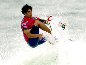 Surfe: Brasileiros avançam na primeira rodada do WCT Rio