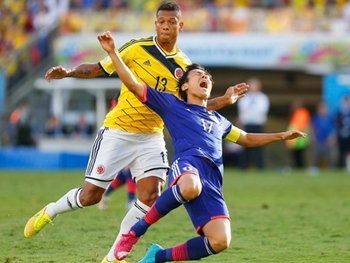 Japão 1 x 4 Colômbia: Com time misto, sul-americanos goleiam e eliminam asiáticos da Copa do Mundo 2014