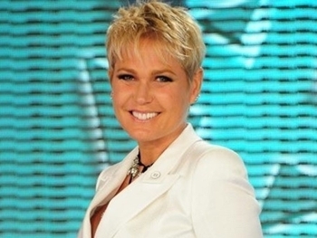 Xuxa pede que famosos que fizeram o desafio do balde prove que também fizeram as doações
